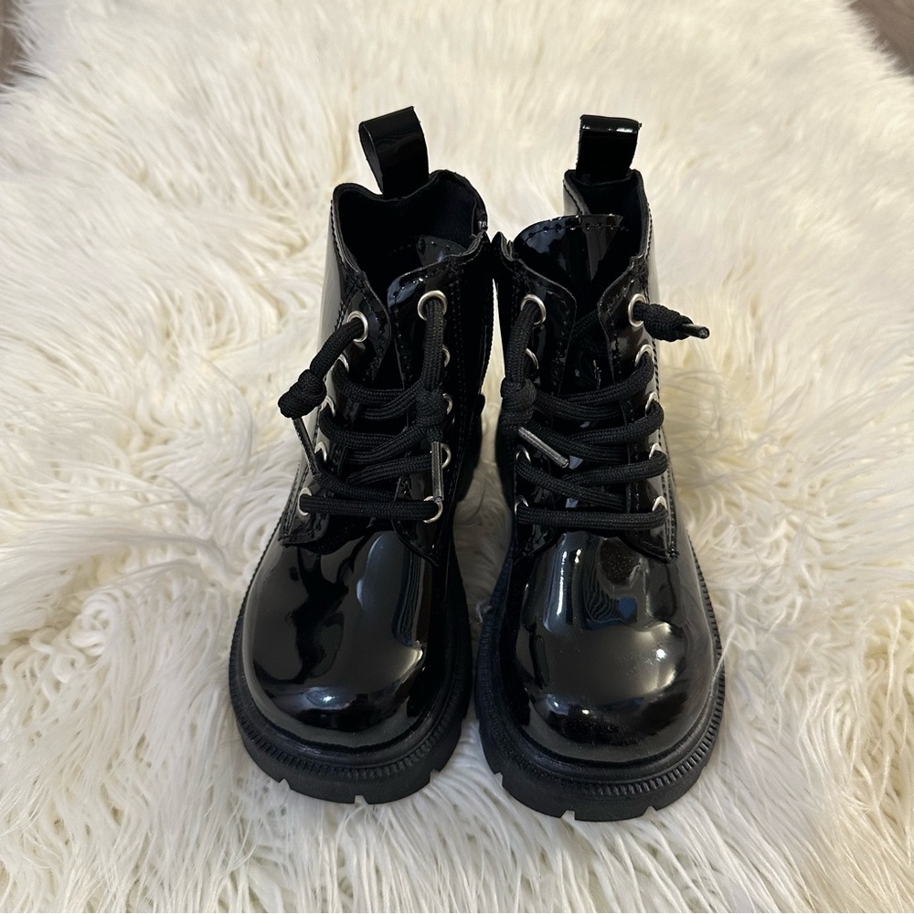Girls Black Patent Leather Chelsea Boots size 8.5